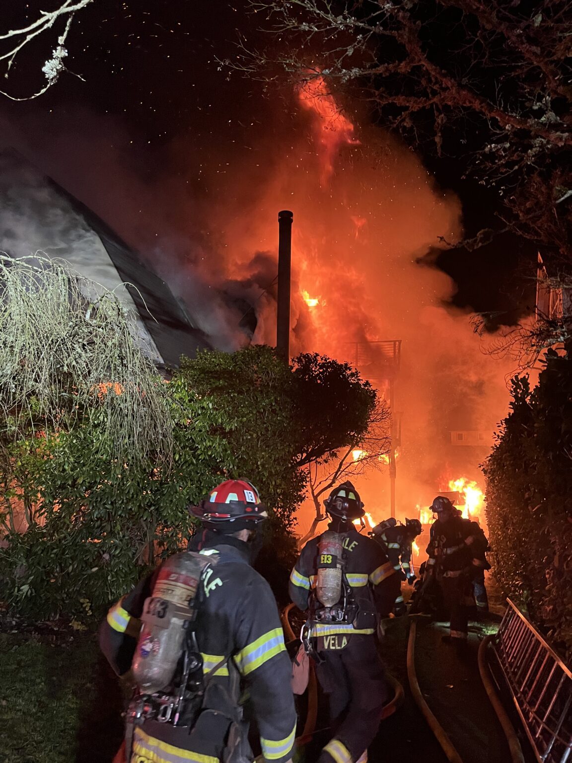 3-alarm fire displaces residents in the Leschi neighborhood - Fire Line