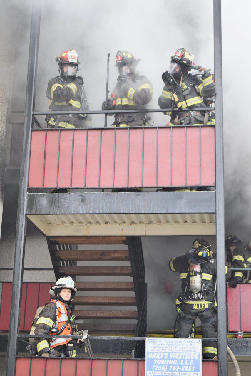 Seattle Fire Department fights apartment fire in Beacon Hill neighborhood